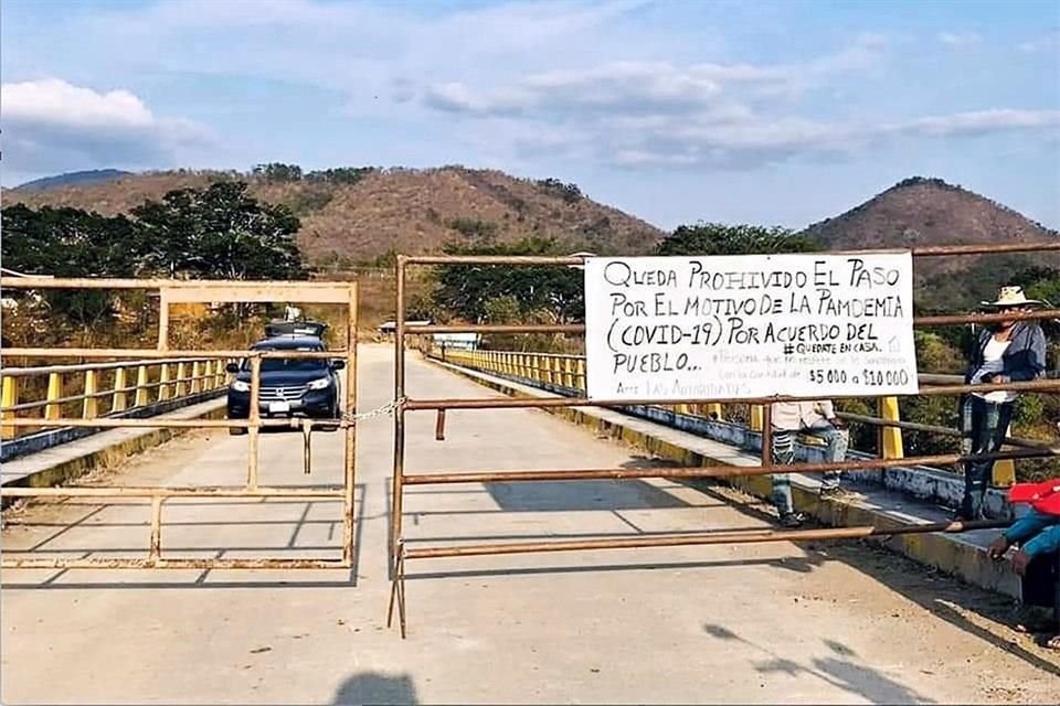 En comunidades de Chilpancingo se colocaron avisos y cerraron puentes.