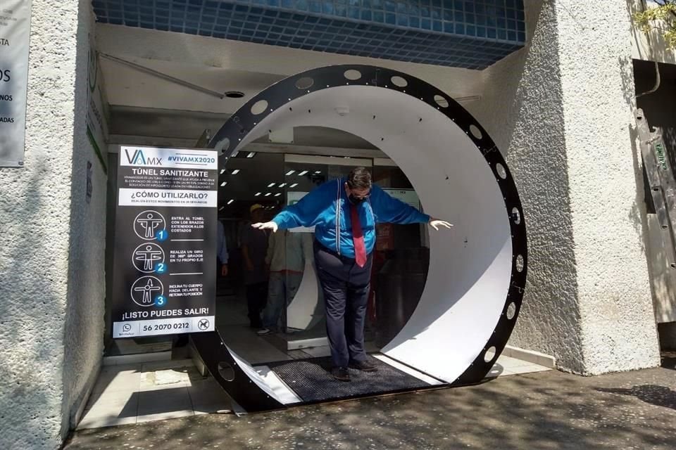 Túnel sanitizante en instalaciones de la Fiscalía de la Ciudad de México.