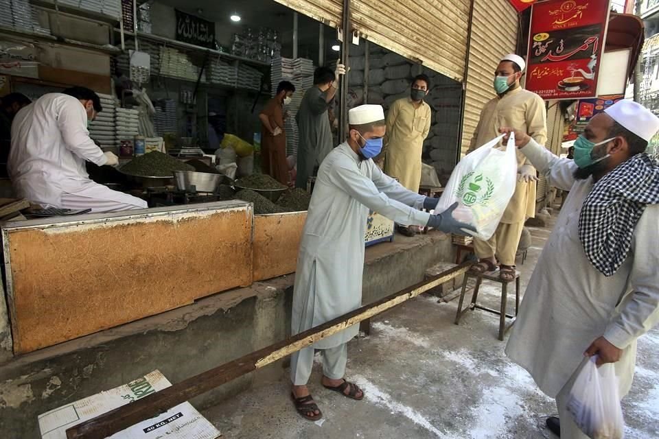 El Banco Mundial ha otorgado ayuda por 200 millones de dólares a Paquistán para enfrentar la pandemia.