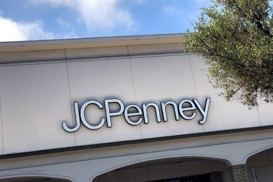 El mes pasado, JC Penney anunció que cerraría 240 tiendas.