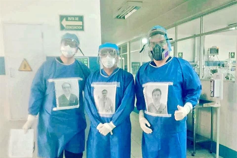 Residentes de Infectologa del Hospital General de Mxico decidieron pegar en su equipo de proteccin, a la altura del trax, una fotografa de ellos para que los pacientes puedan identificarlos.