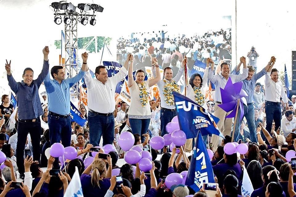 El 27 de mayo, se pretendía reunir en Puebla a todos los gobernadores panistas en un evento de Ricardo Anaya. Sólo llegaron seis de 12.