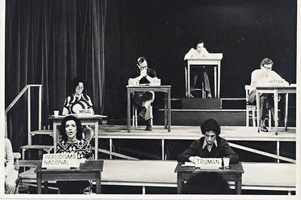 En la imagen, 'Pacemin Terris', adaptación de 'Palabras ajenas', de León Ferrari, en el Teatro Larrañega de Uruguay, en 1972.