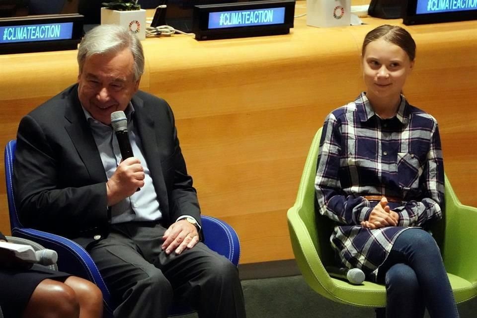 Antonio Guterres con la activista Greta Thunberg en una reunión de 2019.