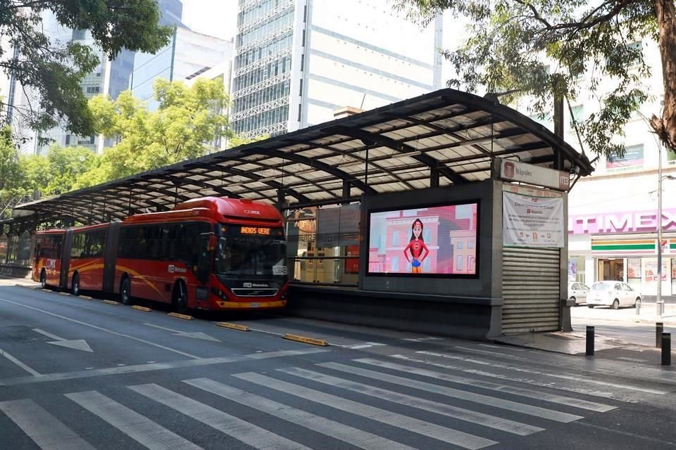 La Secretaría de Movilidad plantea esquemas para que las líneas de mayor demanda del Metrobús no se saturen.