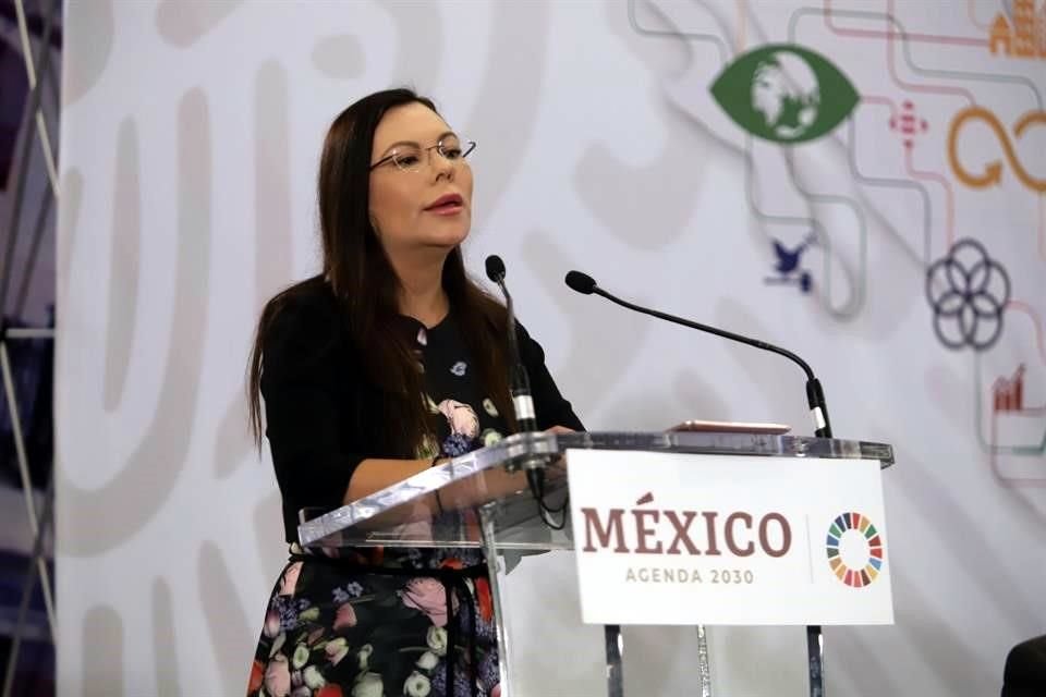 Entre las diputadas que firman la propuesta está Laura Roja.