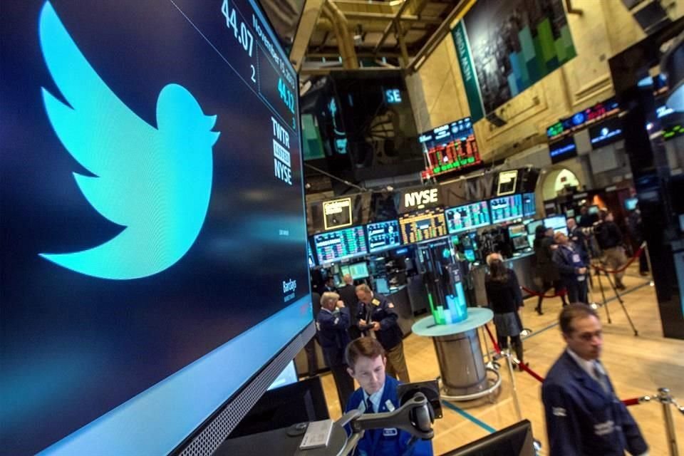 Twitter impidió de forma temporal que muchas cuentas verificadas publicaran mensajes mientras investigaba la brecha.