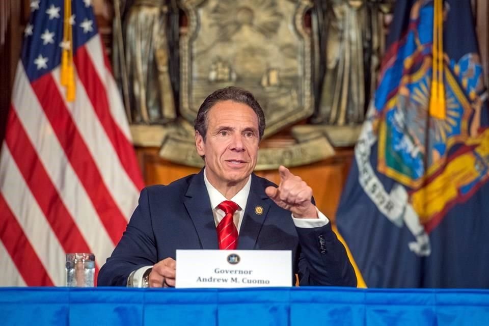 Fotografa cedida por la Gobernacin de Nueva York donde aparece su gobernador, Andrew Cuomo, mientras habla durante su rueda de prensa diaria.