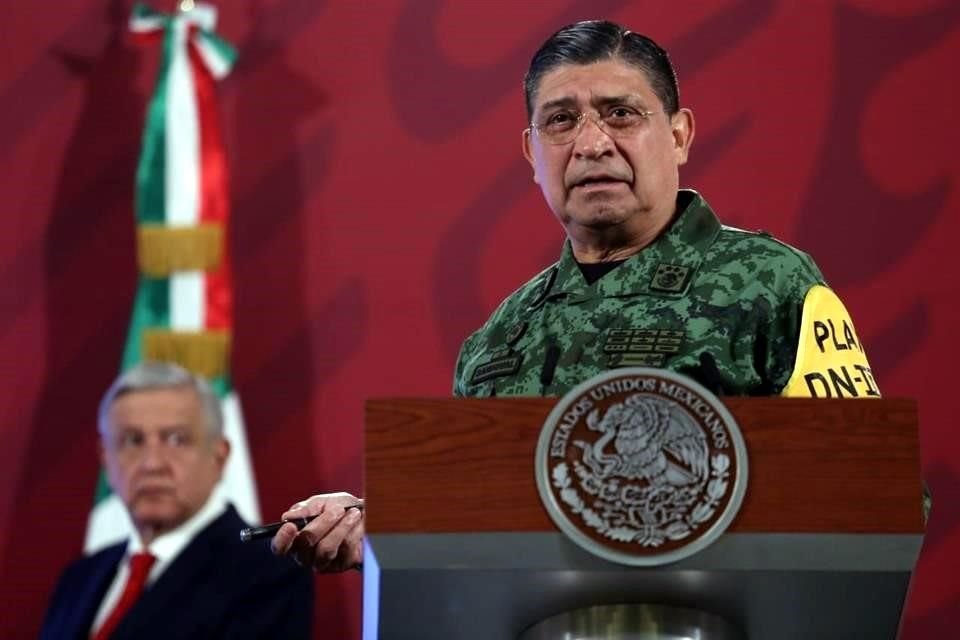 El Secretario de la Defensa, Luis Sandoval, en conferencia de prensa en Palacio Nacional.
