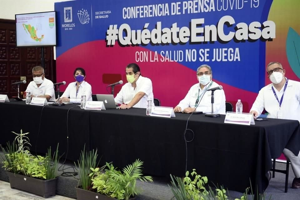 Autoridades de salud de Morelos en conferencia.