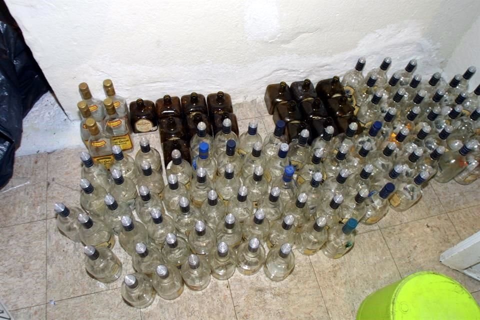 La indagatoria se lleva a cabo luego de que en Jalisco se reportara la muerte de 25 personas que consumieron el alcohol adulterado de esa marca.