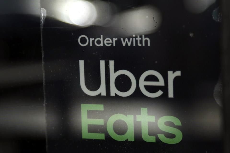 El acuerdo ayudaría a Uber a ganar terreno contra DoorDash, que es el líder del mercado en la entrega de alimentos en Estados Unidos. 