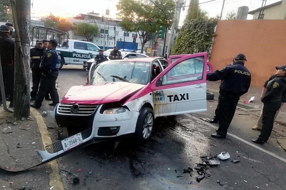 El percance ocurrió cuando el taxista circulaba por Luis Cabrera con dirección hacia el Periférico Adolfo López Mateos.