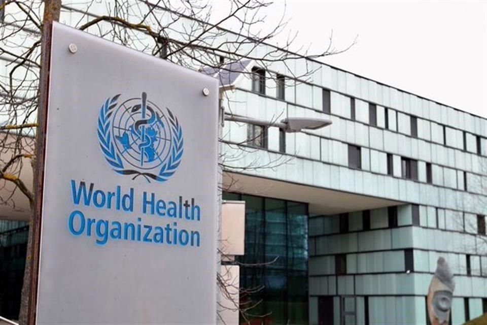 OMS pidió cautela en reapertura económica tras aliviar medidas de Covid-19 e instó a países a mejorar sistemas de salud por posible rebrote.