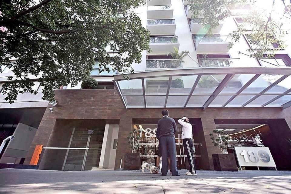 El departamento L-103 del edificio en Arqumedes 189, en Polanco y el Departamento 9-B de la Torre Pelcano, en el Bulevar vila Camacho 741, son propiedad de Jos Armando Rodrguez.