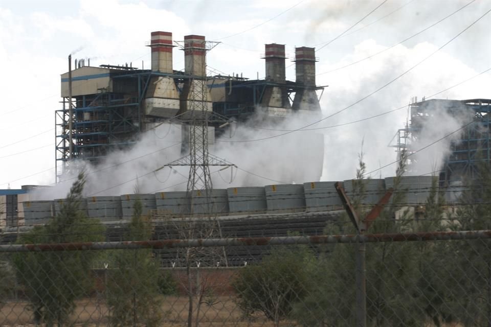 La termoelctrica de Tula 'Francisco Prez Ros' (foto) est junto a la refinera Miguel Hidalgo, otro foco de contaminacin.