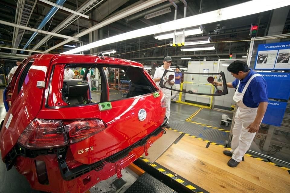 Gobierno de Puebla decretó que no existen condiciones para reanudar actividades en industria automotriz por el avance de Covid-19.