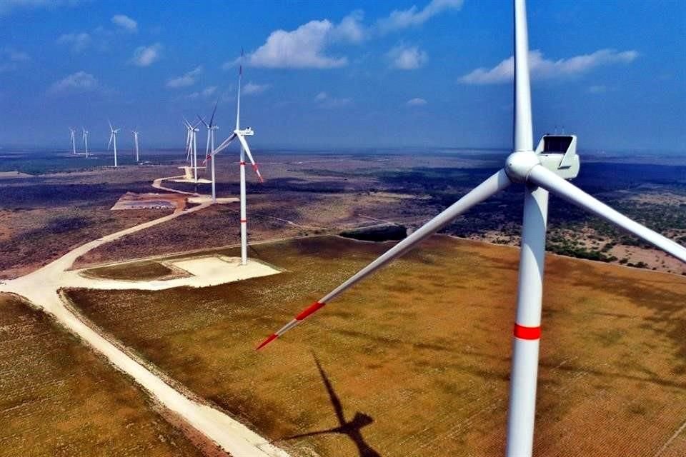 El freno del Gobierno de AMLO a las energías renovables contraviene acuerdos de T-MEC, como promover eficiencia energética, según expertos.