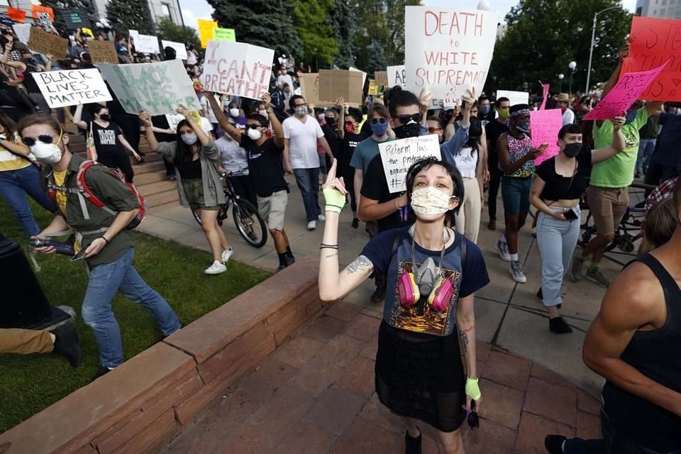 También hubo manifestaciones en Denver.