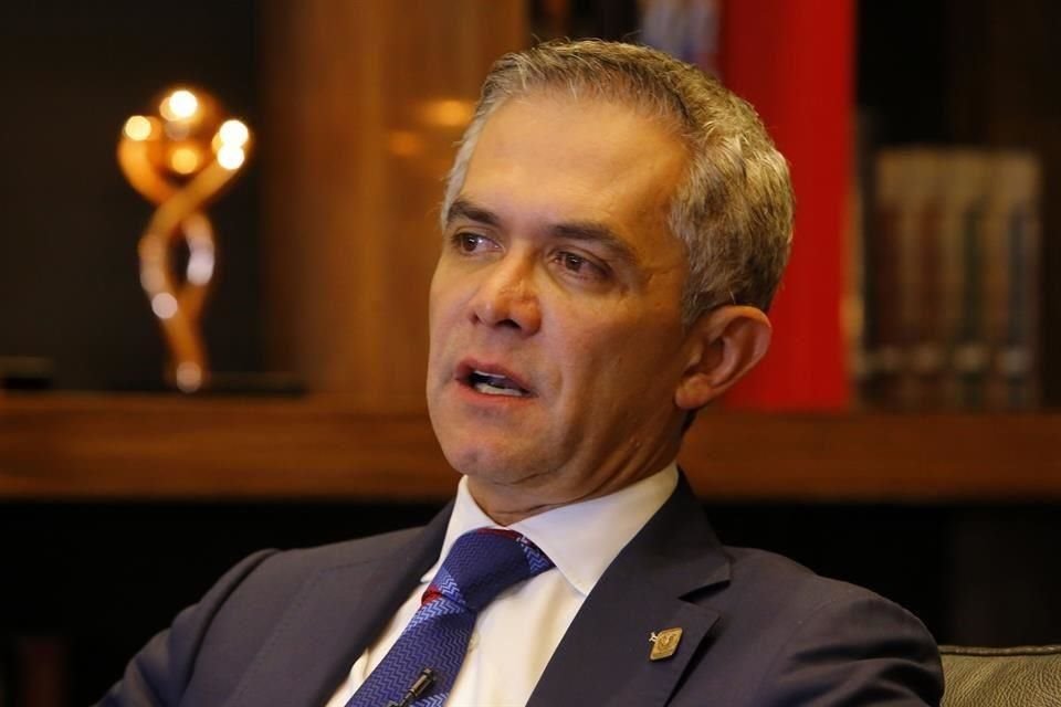 La Mesa Directiva de Comisión Permanente informó que bancadas del PRD y PES fueron disueltas en el Senado al no tener mínimo cinco miembros.