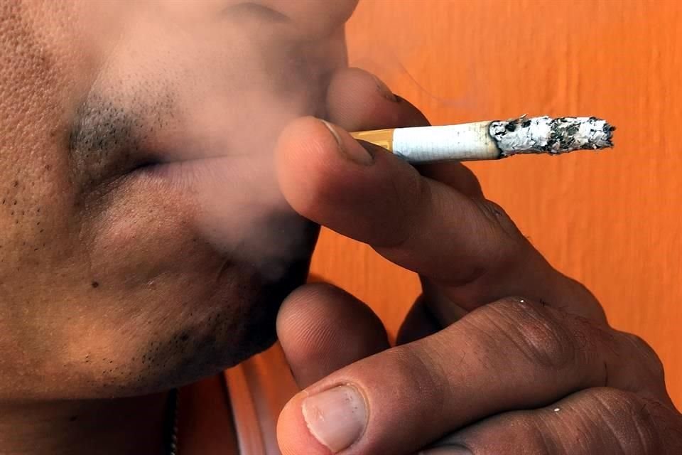 'Incrementar un peso a cada cajetilla de cigarros, litro de refresco, cerveza y alcohol inhibiría su consumo, lo que podría reducir el número de casos de enfermedad y los costos de atención', dijo Ramírez Cuéllar.