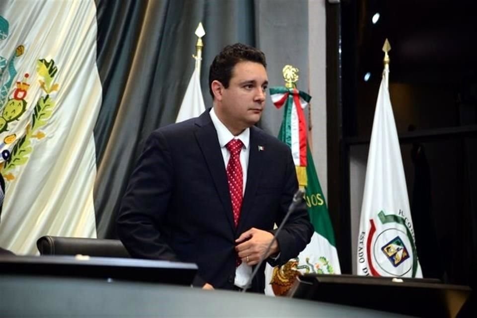 Jorge Villaescusa, del PRI.