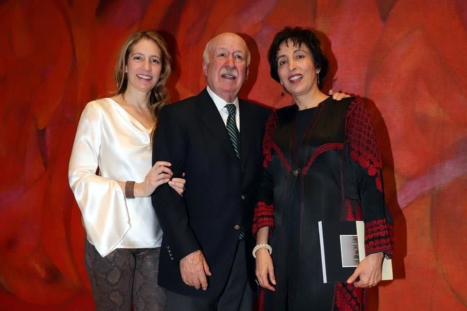 Paulina y Bruno Newman con Patricia Agraz