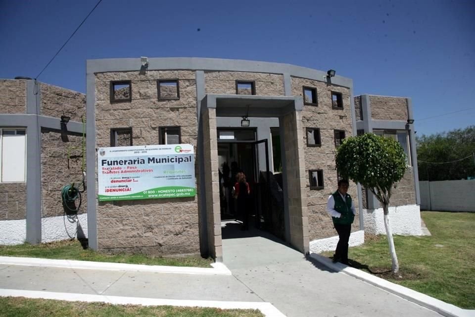 Actualmente, el crematorio de Ecatepec no funciona debido a la falta de piezas, además de que el Ayuntamiento asegura que no cumple con normas sanitarias para operar, por lo que buscará repararlo.