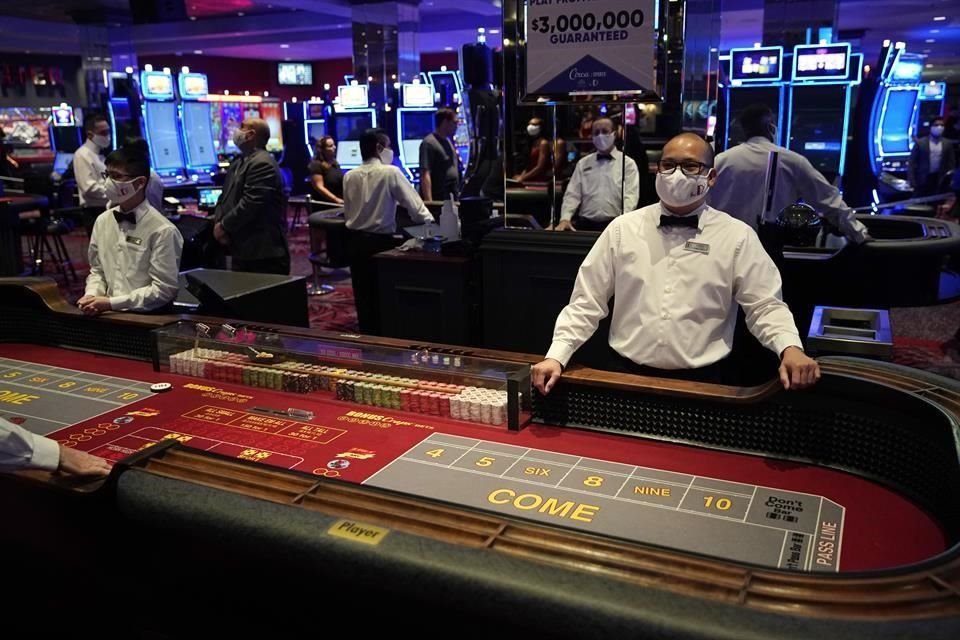 Los casinos reabrieron en Las Vegas con nuevas medidas de sanidad.