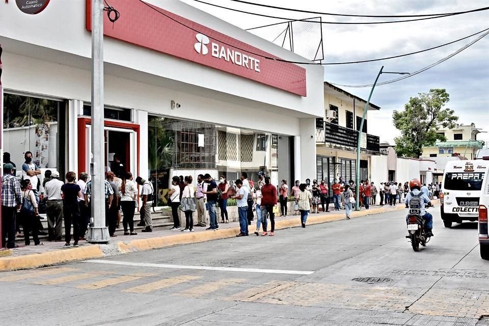 Pese al incremento de casos, la movilidad en calles de Tapachula no ha disminuido.