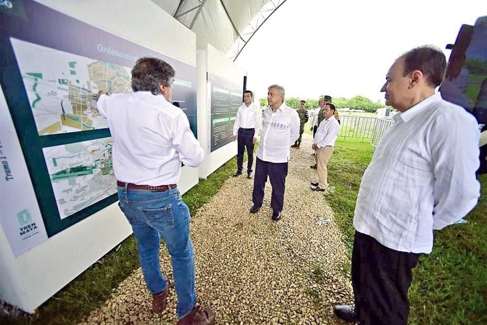 El Presidente fue informado sobre las obras que iniciarán para el nuevo transporte ferroviario del sureste.