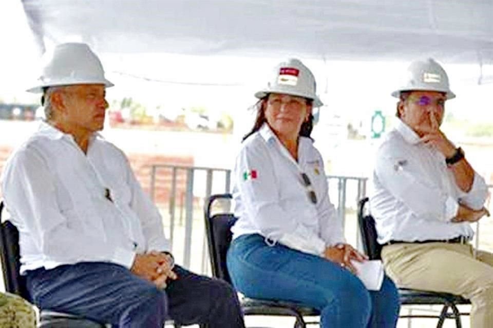 El Presidente supervisó las obras de la refinería en Dos Bocas.