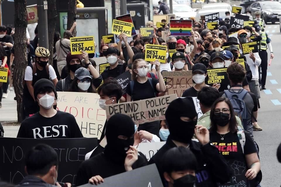 Marcha en Seúl contra el racismo y la brutalidad policial.