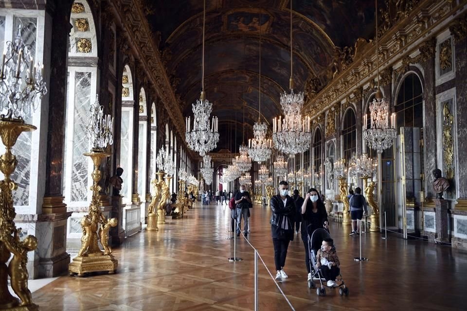 Tras más de dos meses y medio, el Palacio de Versalles reabrió sus puertas al público.
