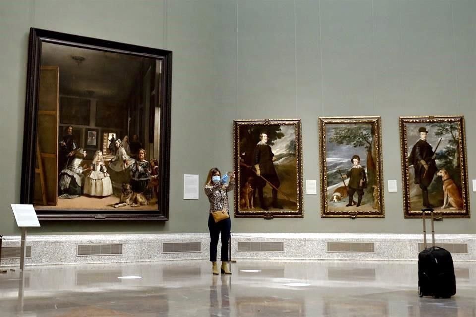 El Museo del Prado recibió a mil 800 visitantes obligados a usar mascarilla y tomarse la temperatura antes de entrar.