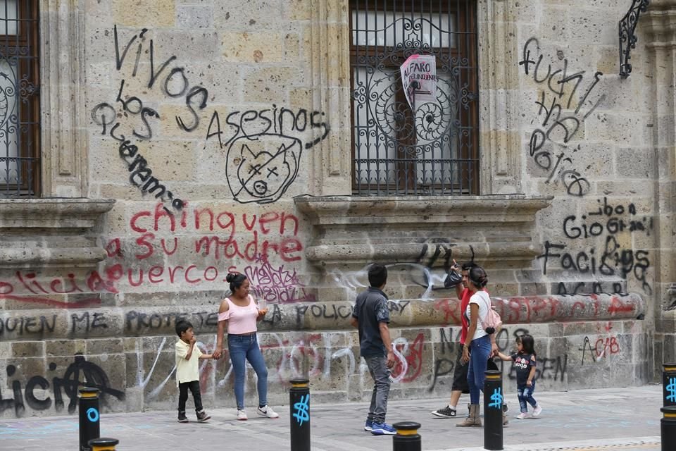 Luego de tres días consecutivos de protestas por la muerte de Giovanni López, en Palacio de Gobierno se exhibe la furia que desató el caso.