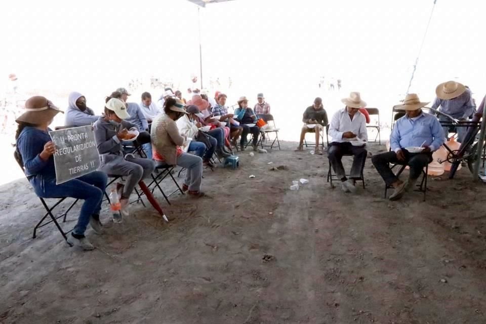 Campesinos de San Miguel Xaltocan, Nextlalpan, Estado de México, quienes desde el 17 de junio mantienen un plantón sobre una parte de las obras del Nuevo Aeropuerto de Santa Lucía, presentaron una queja ante la Comisión Nacional de Derechos Humanos (CNDH).