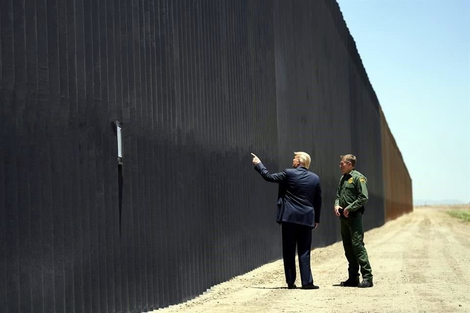 A cuatro días de recibir a AMLO, Trump anunció que este año habrá más de 724 km. de muro fronterizo, 338 km. más del edificado hasta ahora.