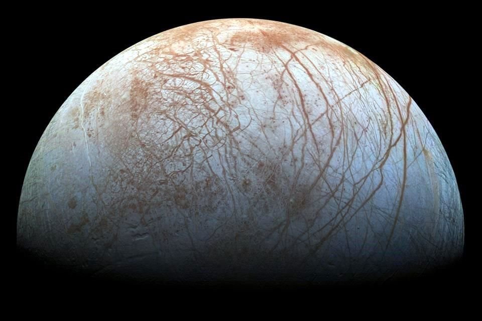 Europa, la luna helada de Jupiter, es una de las mejores oportunidades para encontrar vida en nuestro Sistema Solar.