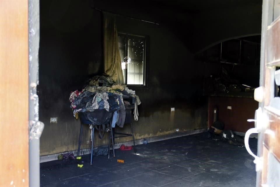Viviendas en Bagrecitos resultaron incendiadas y con impactos de bala tras los enfrentamientos del miércoles.