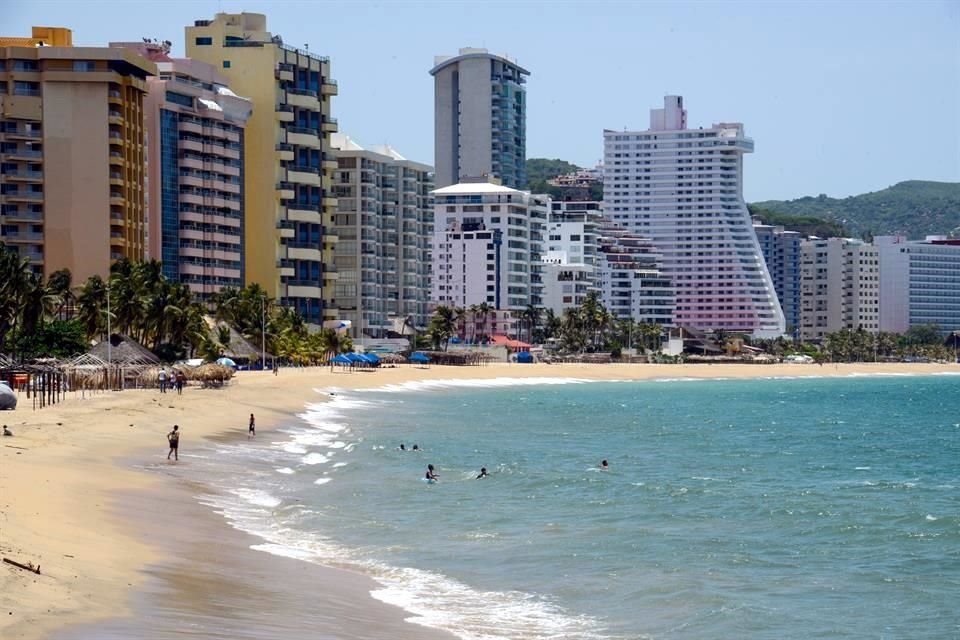 En las playas de Guerrero sólo se permitirá nadar y caminar.