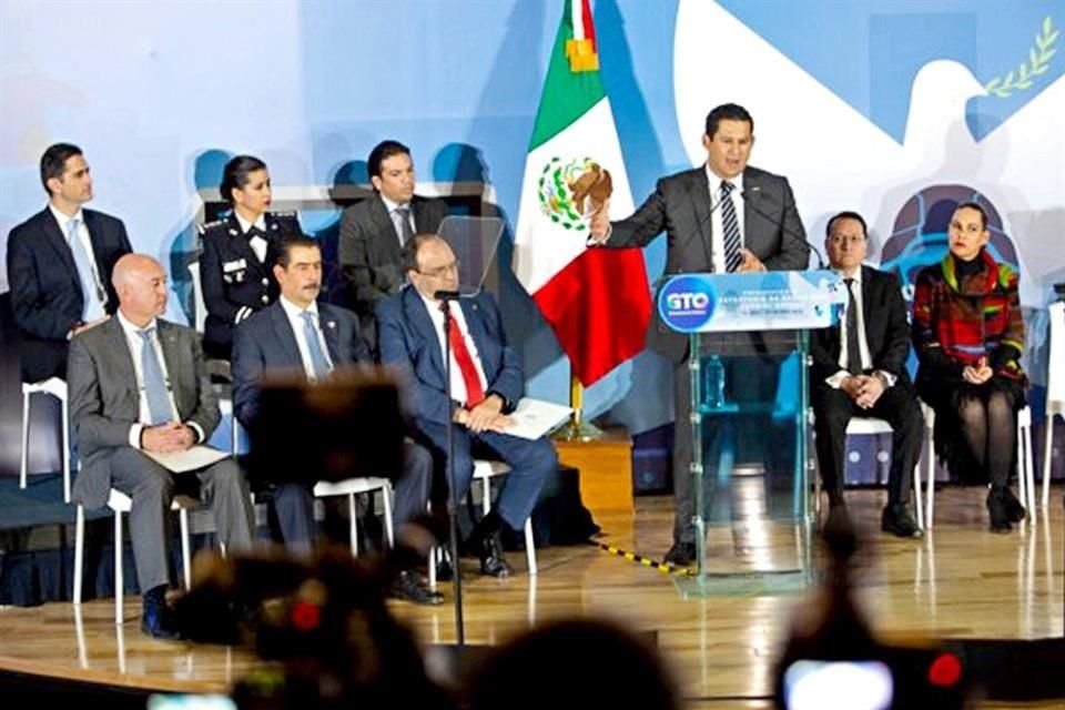 En septiembre de 2018, desde el primer día de Gobierno de Diego Sinhue Rodríguez Vallejo, fue ratificado como Procurador.