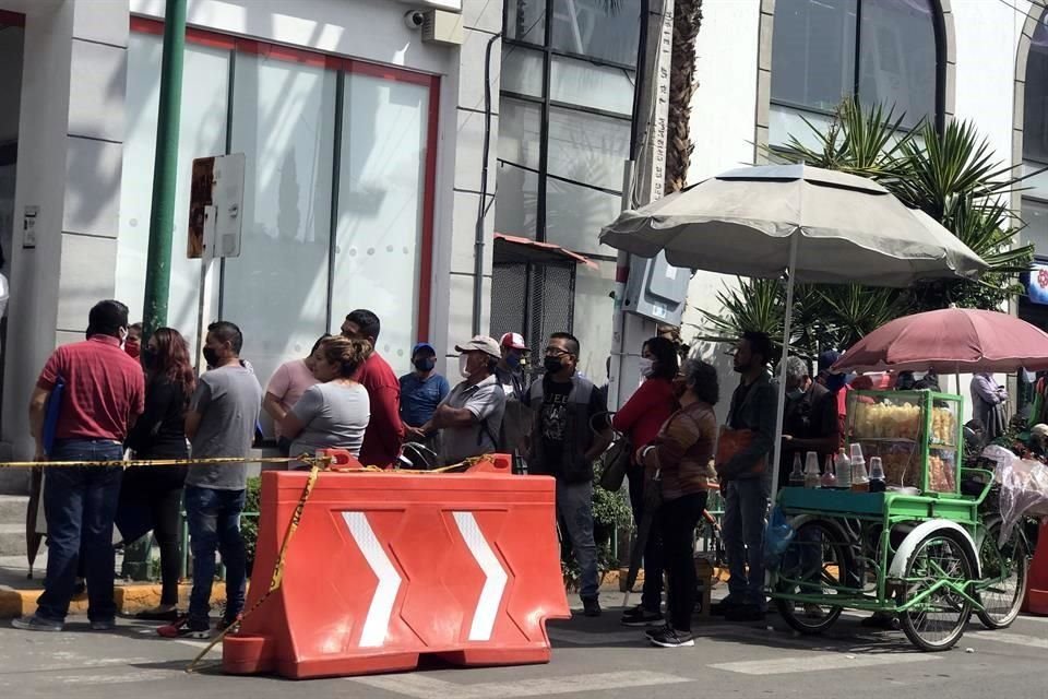 A pesar de que Ecatepec volverá a semáforo rojo por el aumento de casos de Covid, plazas comerciales seguirán abiertas al público.