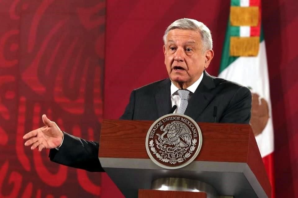 Tras polémica de su esposa en Twitter, el Presidente López Obrador pidió a sus adversarios meterse con él, pero no con su familia.