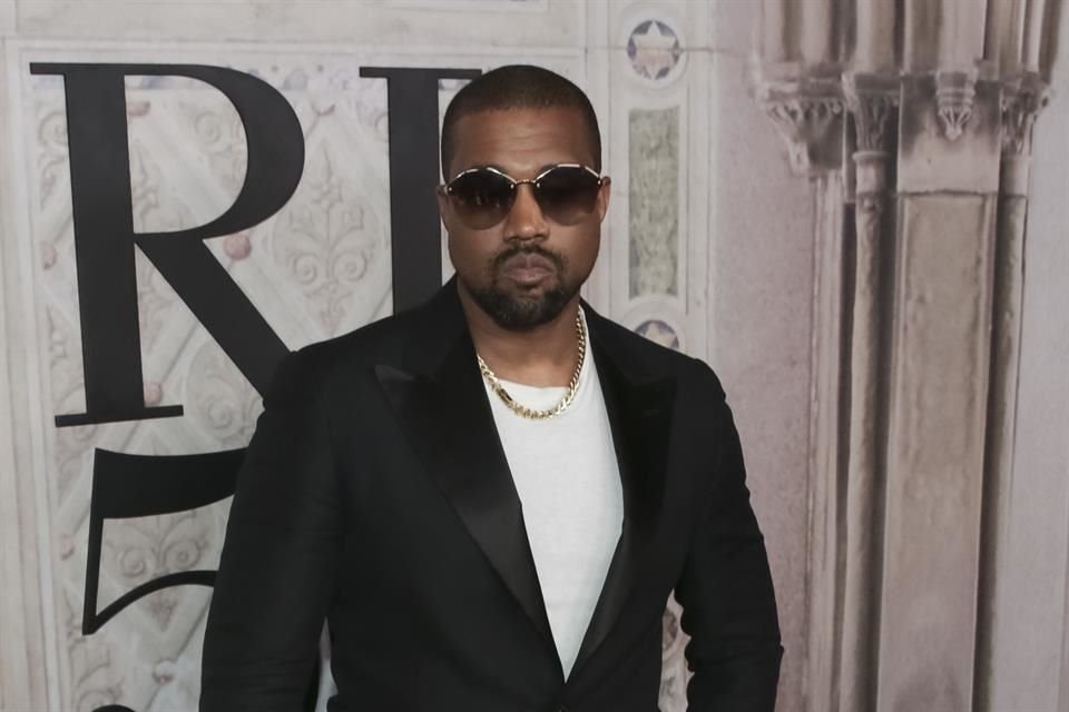 West anunció por primera vez su interés en la candidatura presidencial en los MTV Video Music Awards 2015.