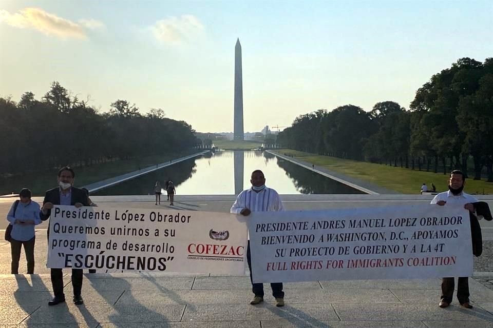Un grupo de paisanos acudió al Monumento a Abraham Lincoln para pedir al Presidente Andrés Manuel López Obrador que apoye una reforma migratoria.