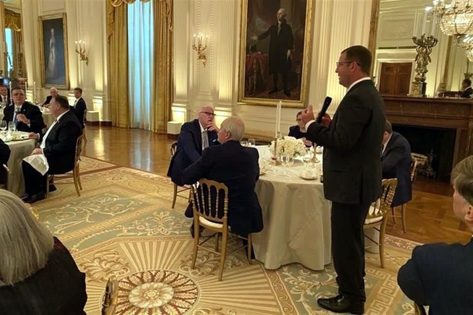 'La industria de acero en EEUU expresando optimismo en expandirse en México', narró.