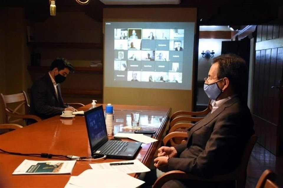 El Secretario de Educación durante la reunión virtual.