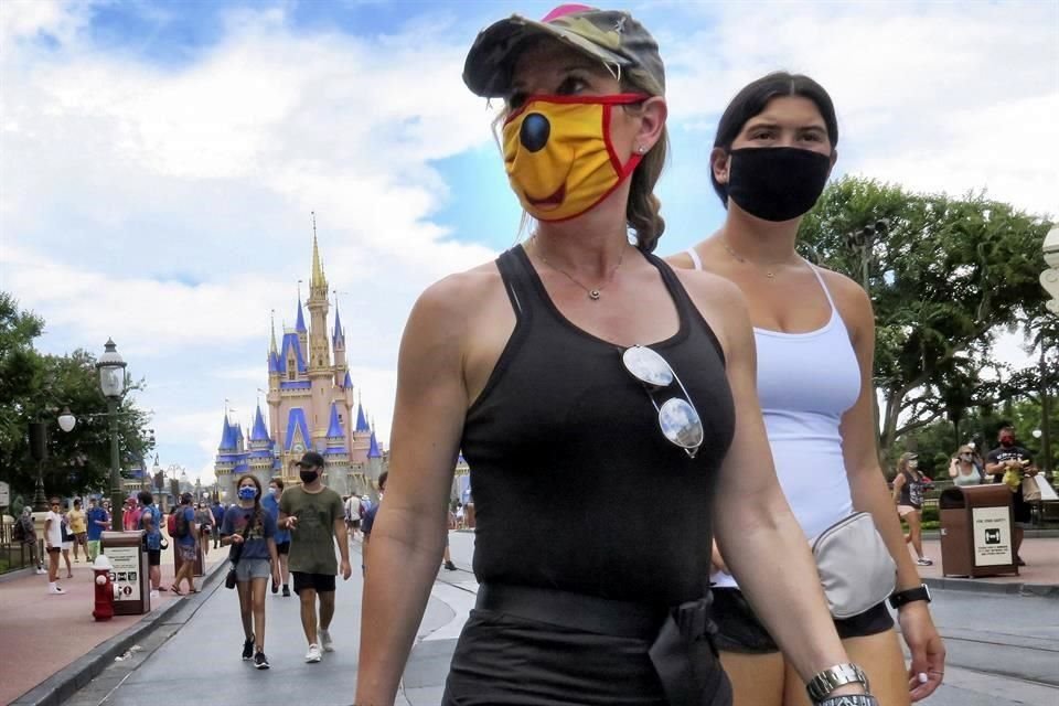 Las autoridades de Walt Disney World en Orlando anunciaron la repaertura de los parques floridanos un día antes del récord de contagios registrado en la región peninsular de EU.