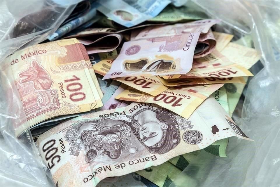 La Oposición ha reclamado desde abril apurar la creación de un ingreso básico universal que oscilaría entre tres mil 500 y tres mil 700 pesos.